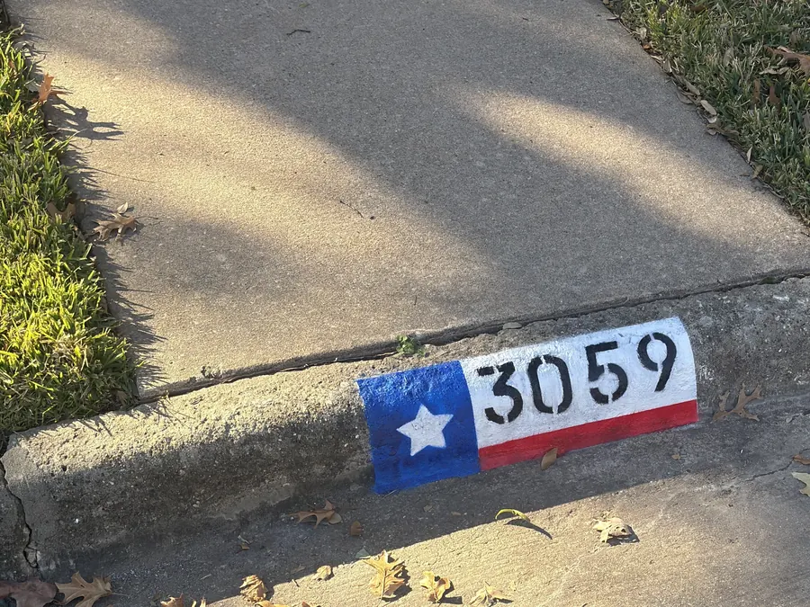 Texas flag curb address numbers