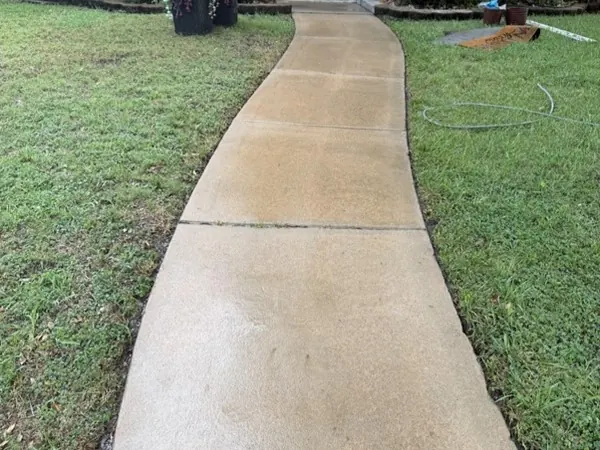 Long curved walkway, after cleaning